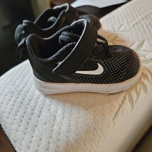 Euc. Toddler Nike Shoes